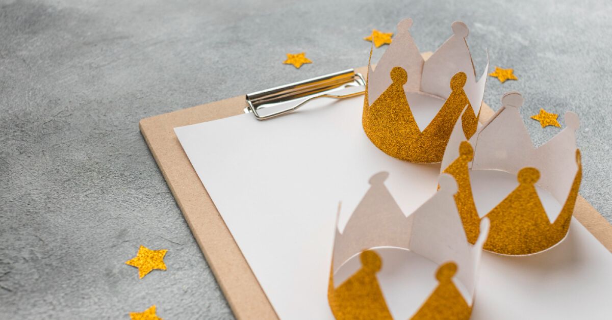Paper crowns on a pad of paper