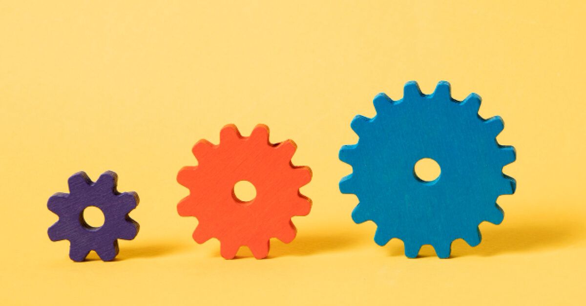 Variably sized multicoloured gears