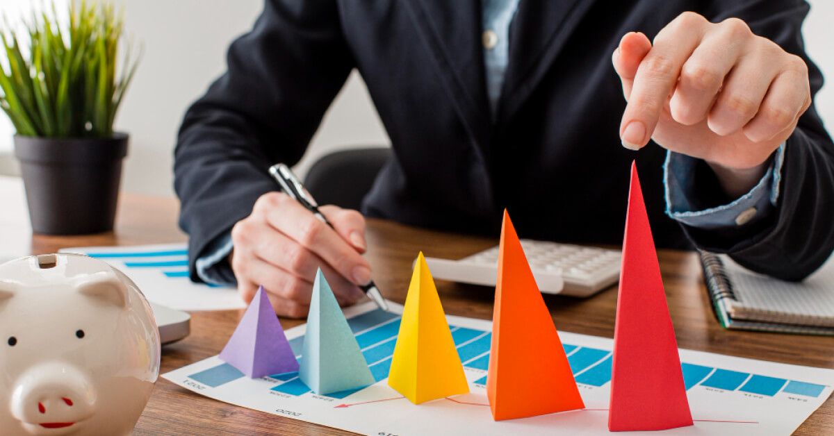 Steadily increasing multicoloured triangles over a bar chart