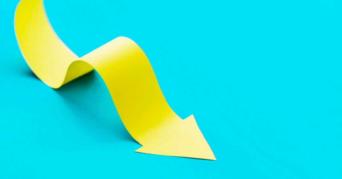A yellow arrow amongst a blue background