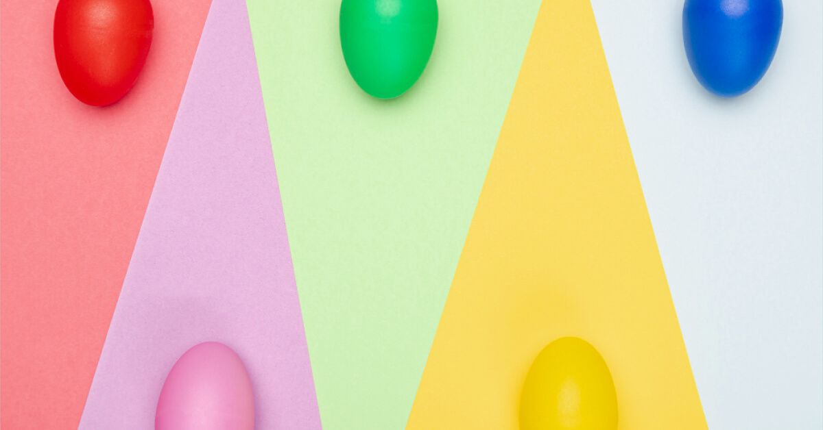Five different colours of eggs