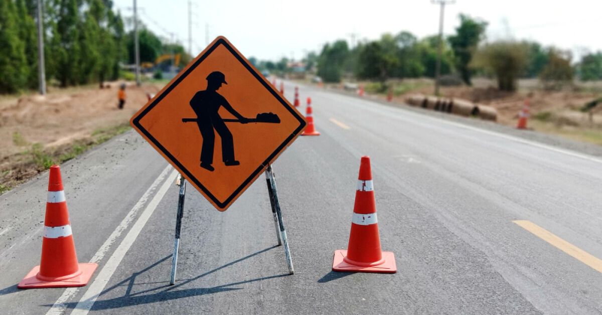 Roadblock signal in a road