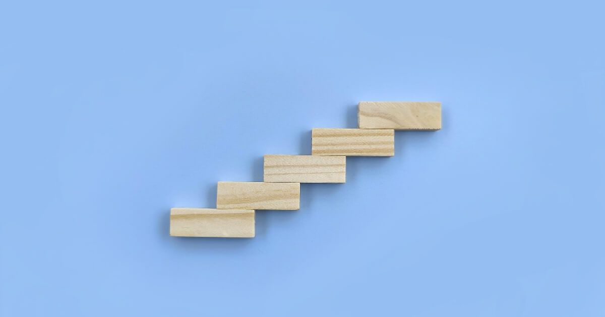 5 steps on a blue background