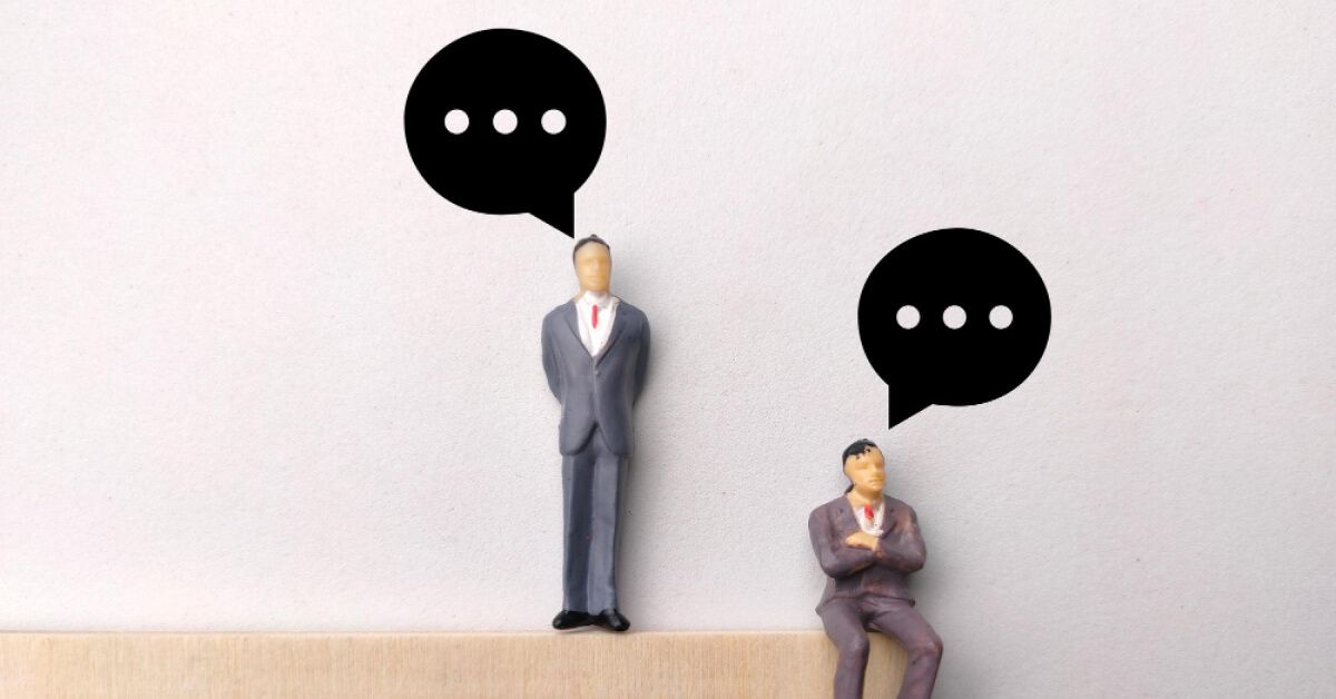 Office men Figures with dialogue boxes 