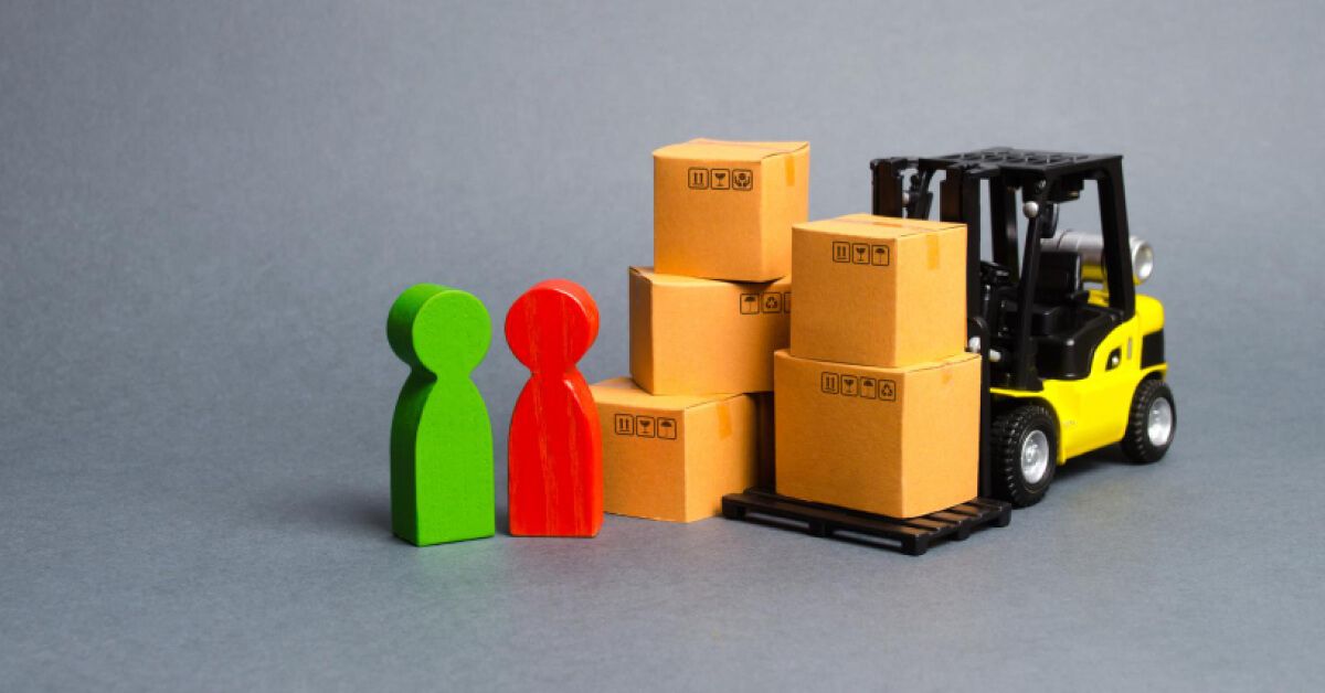 Green and red employee figure next to a box shifting machine