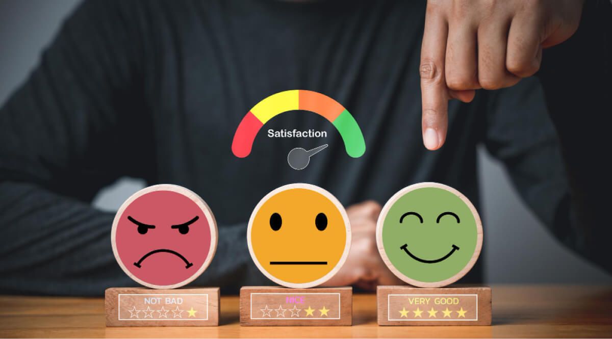 Man pointing to wooden block emoji about satisfaction with stars