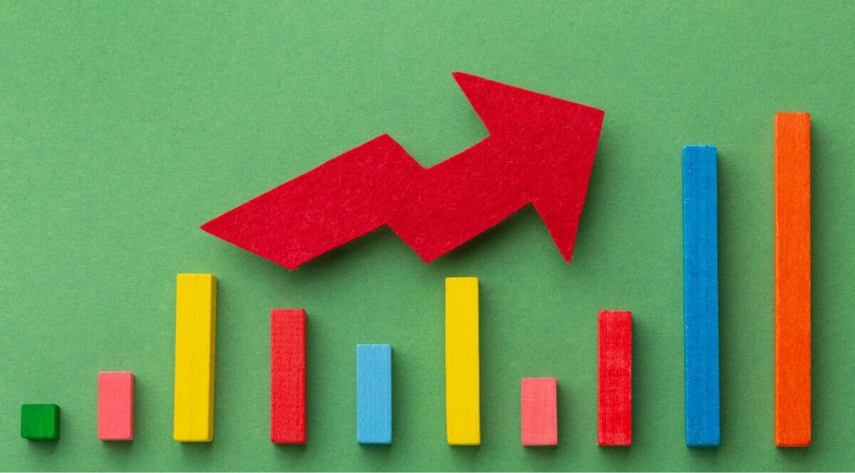 Wooden mockups referring to growth with bars