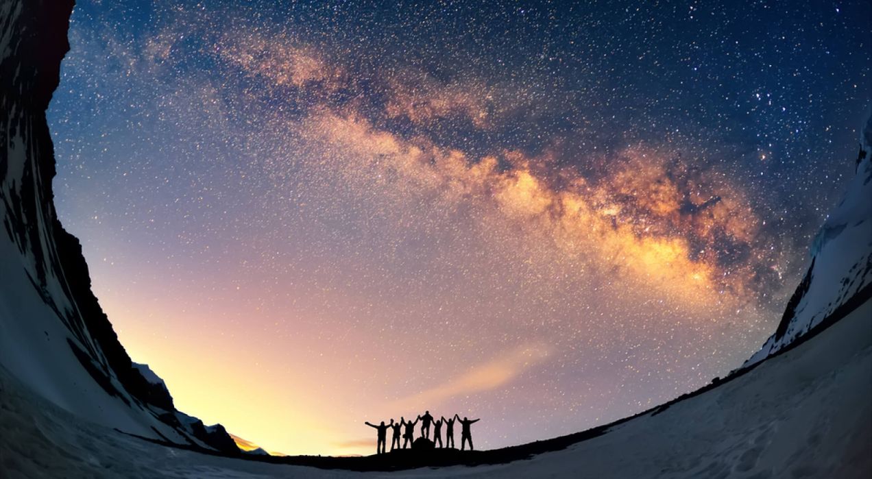 What is team dynamics in the workplace: Tips & examples to improve it
