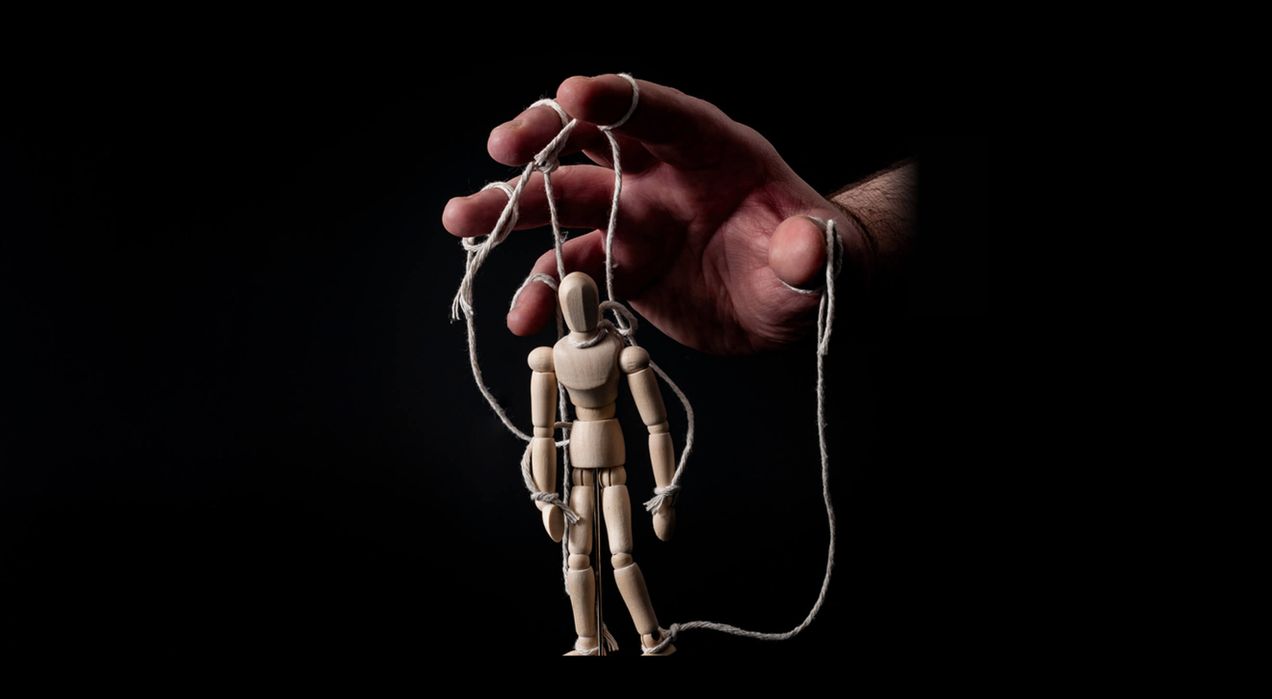 Micromanaging examples: Top 60+ signs to watch out for in 2025