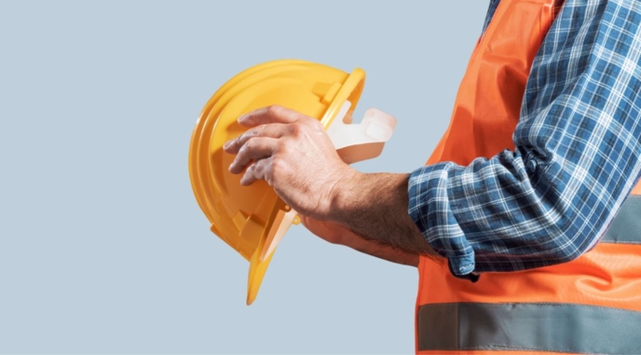 Deskless workforce communication problems: Why it’s broken and how to fix it in 2025