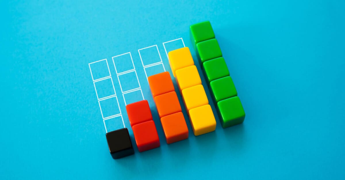 Multicoloured blocks arranged in a progressive manner